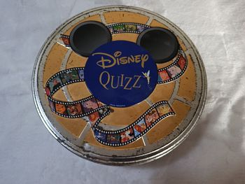 A saisir, jeu " Disney quizz" , boîte métal , ancien modèle ! ( Bien lire merci)