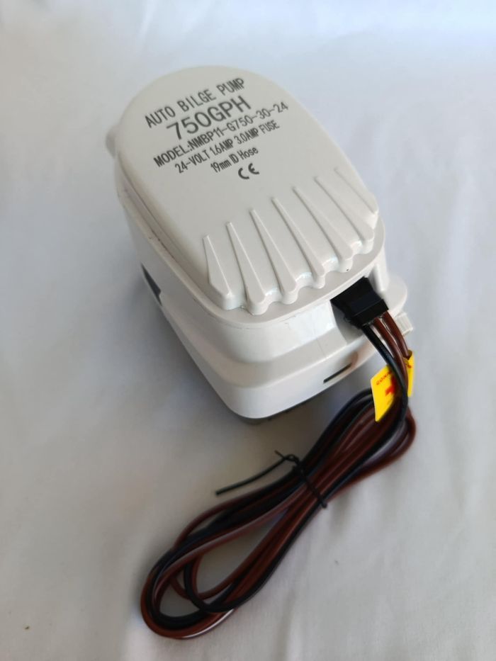 Pompe de cale automatique 24V 750GPH avec flotteur - photo numéro 3