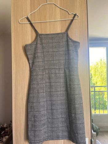 Robe noire et blanche