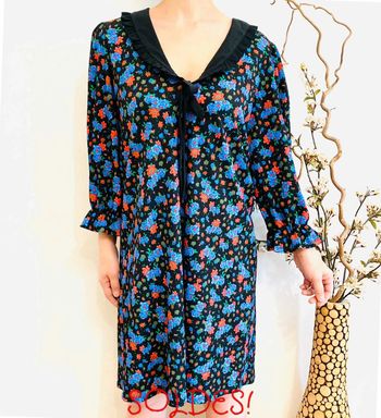 Belle robe ample noie fleurie taille S/M