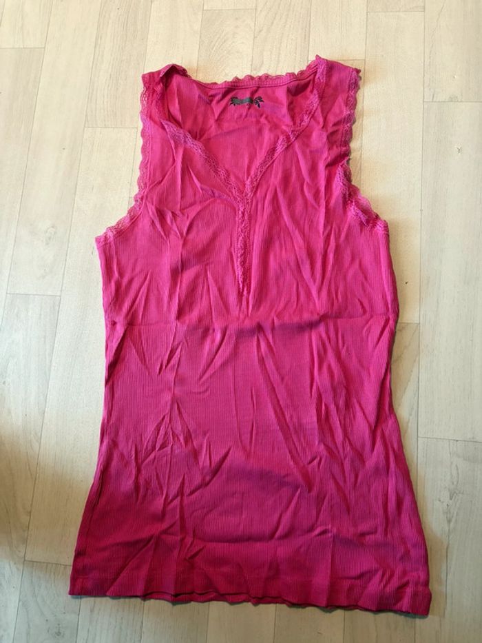 Débardeur fuchsia 42 bordure en dentelle très bon état