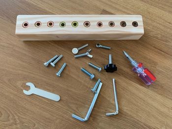 Jeu de vissage Montessori