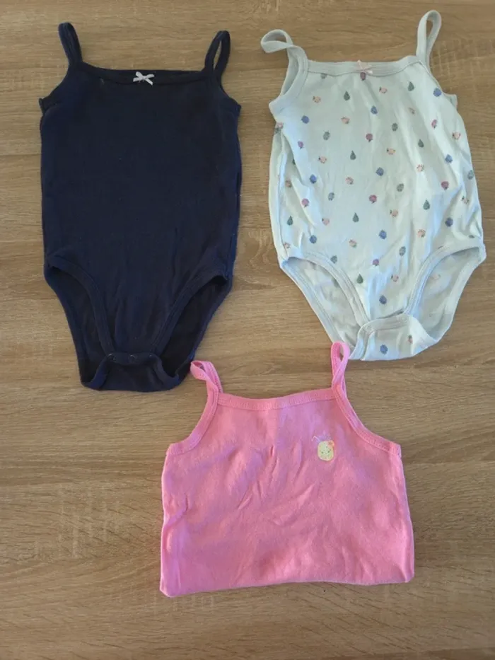 Lot 3 bodys bretelles 12 mois