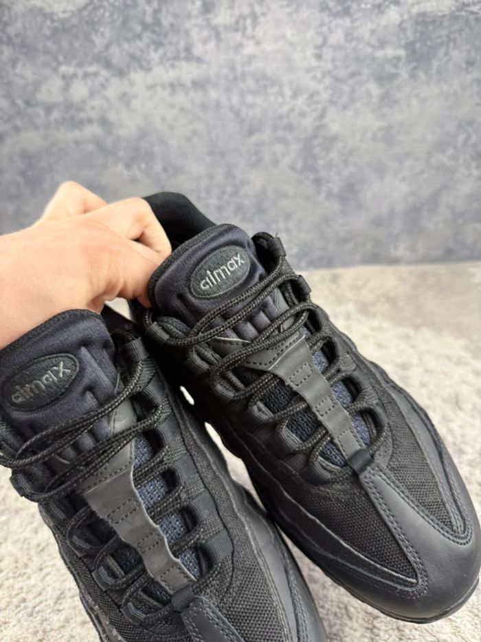 Nike Air Max 95 - Essentiel Triple Black - Full Black - photo numéro 12