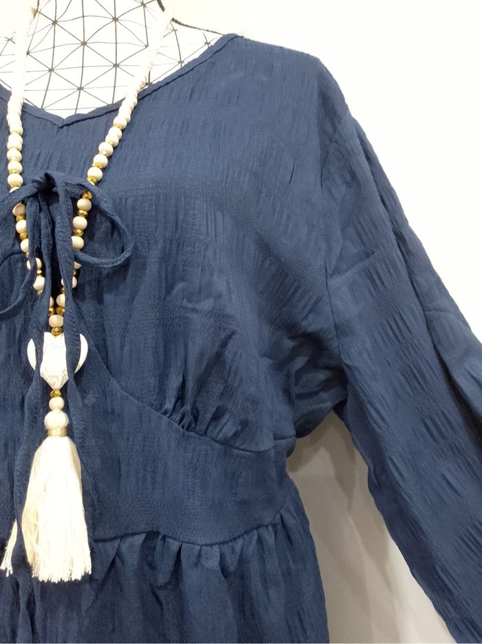 Robe bleue élégante grande taille à col en V avec détail nœud – chic et fluide, toutes saisons - photo numéro 4