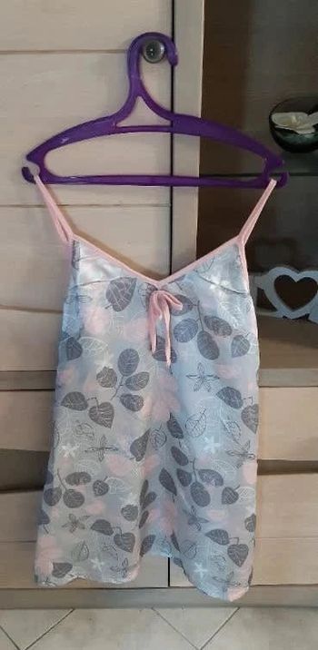 Nuisette en polyester 42/44 état neuve (+ 1 offerte)