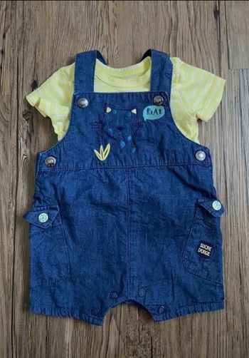 Ensemble salopette et tee shirt