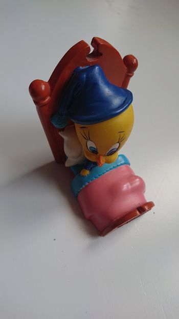 Figurine titi dans son lit 