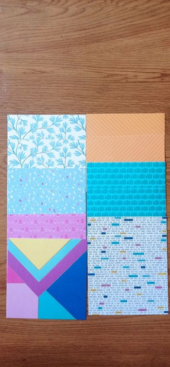 Lot de 12 feuilles divers motifs