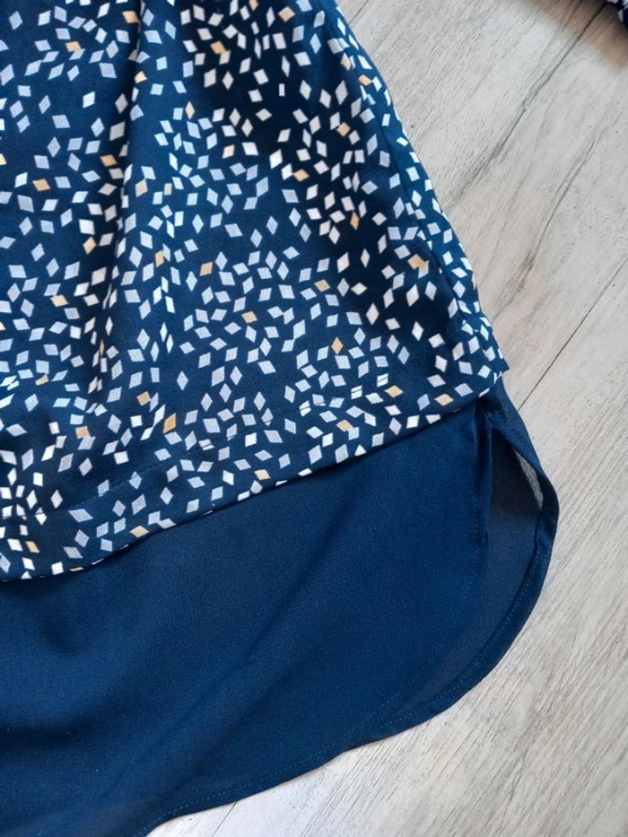 Blouse Blanche porte - photo numéro 5