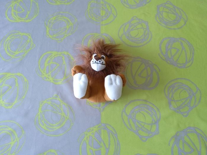 Lion en peluche