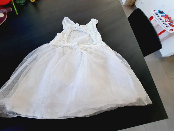 Jolie robe avec tutu en tule et dos ouvert - photo numéro 2