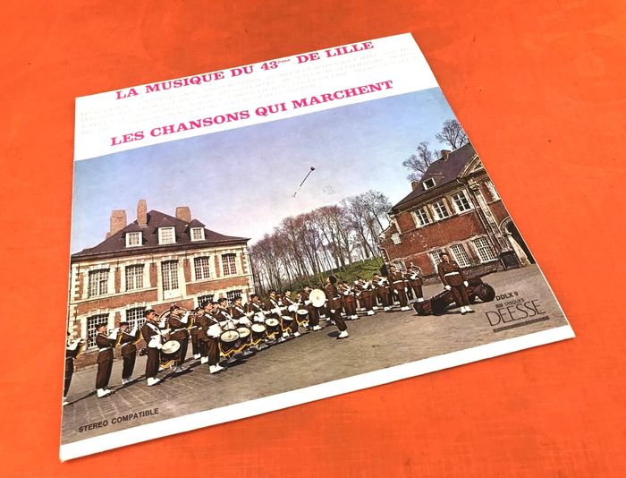 Vinyle 33 tours La musique du 43ème de Lille Les chansons qui marchent (1968) Disques DEESSE DDLX9 - photo numéro 2