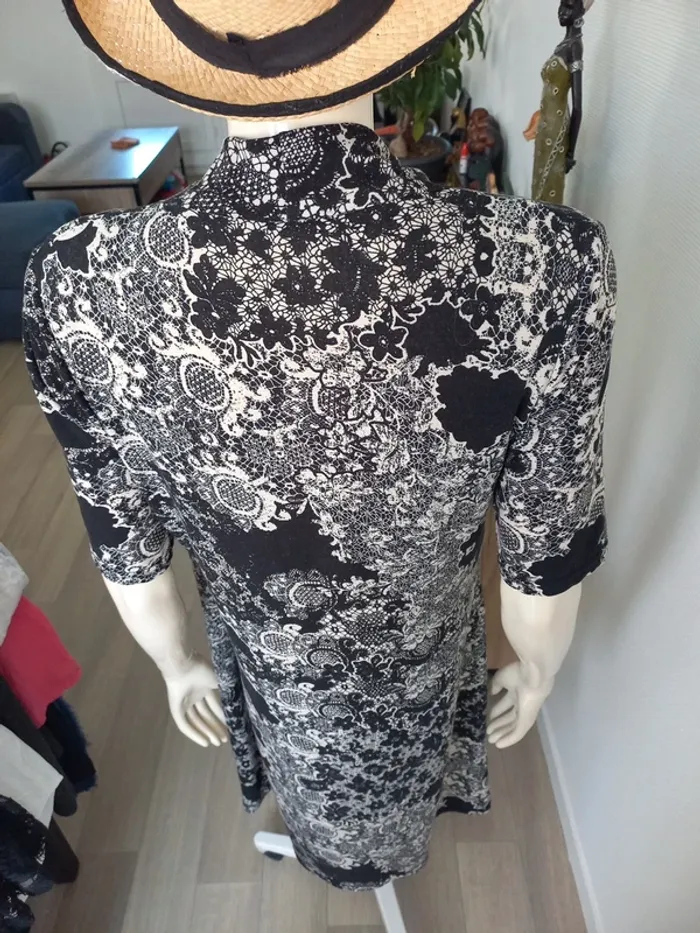 Robe noir et blanche T38 - photo numéro 8