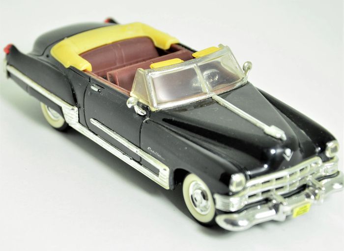 Miniature Cadillac Coupé de Ville 1/43 - photo numéro 4