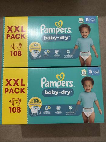 Lot de 2 cartons de couches taille 5 pampers baby dry