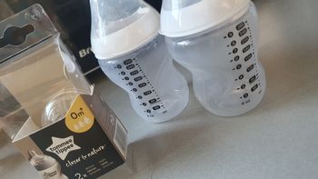 2 biberons Tommee Tippee utilisé 2 fois seulement et l'autre juste lavé