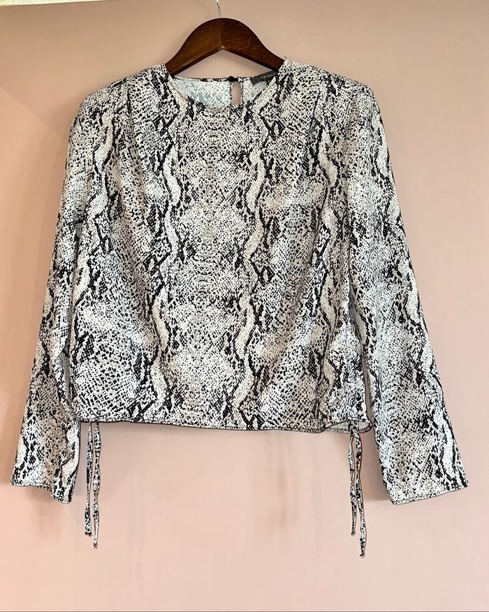 Blouse imprimé serpent taille 36 – manches longues, style chic et tendance