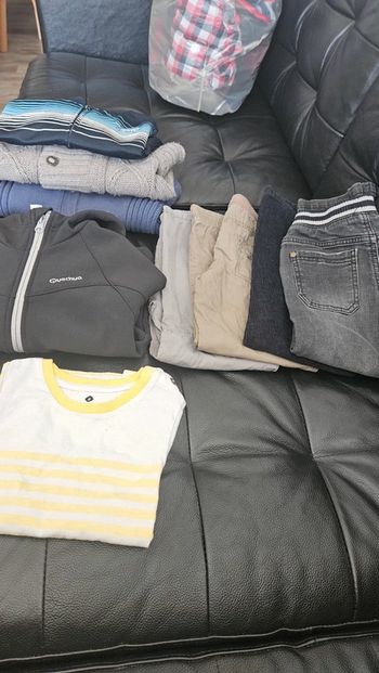 A saisir lot vêtements garçons 4 ans 9 articles idéal rentrée