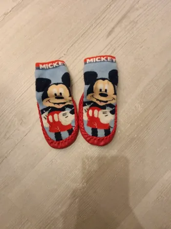 Chaussons chaussettes T23/26 Mickey