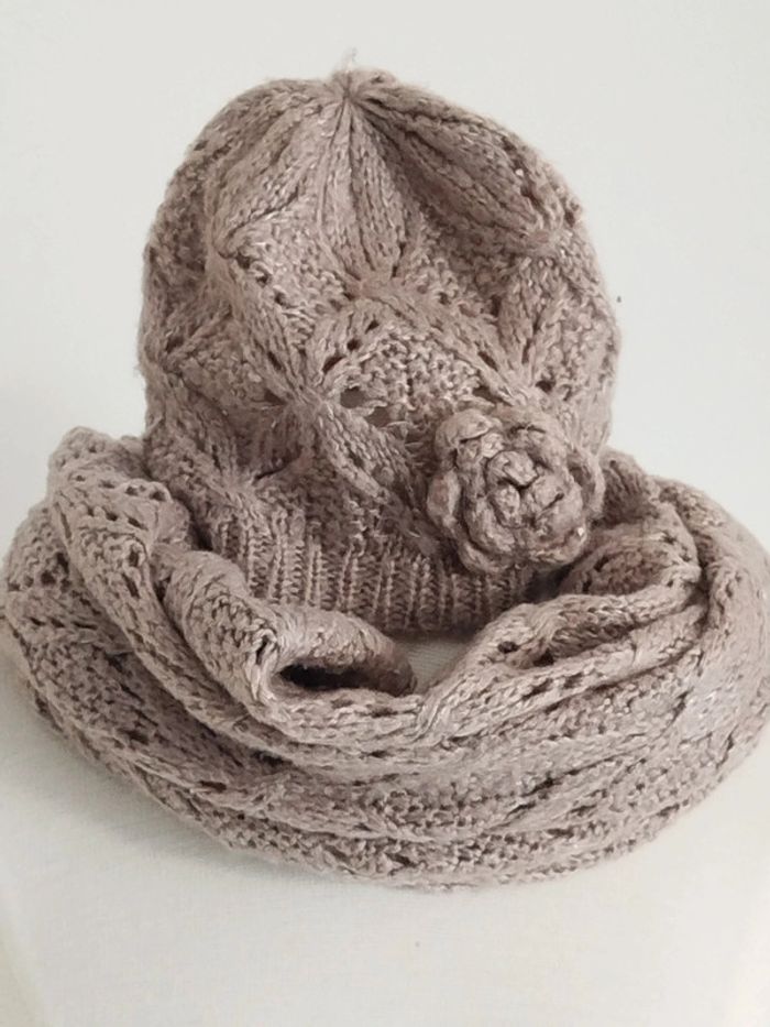 Ensemble tour de cou et bonnet assorti en laine beige et argenté - photo numéro 2