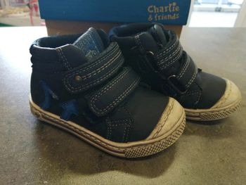 paire de chaussures garcon pointure 22