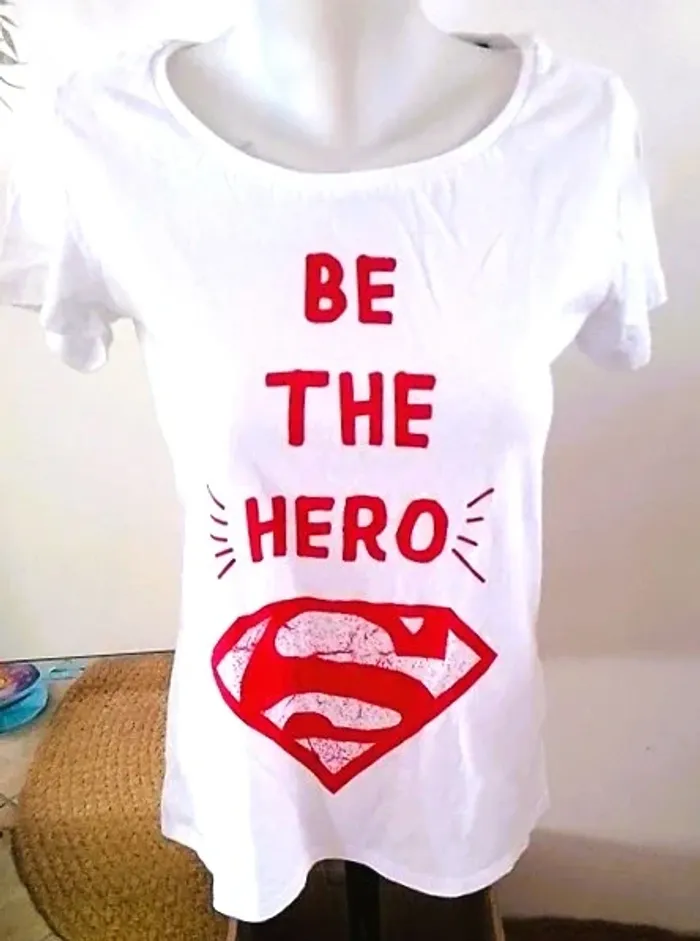 Tee-shirt taille M superman neuf   100% coton