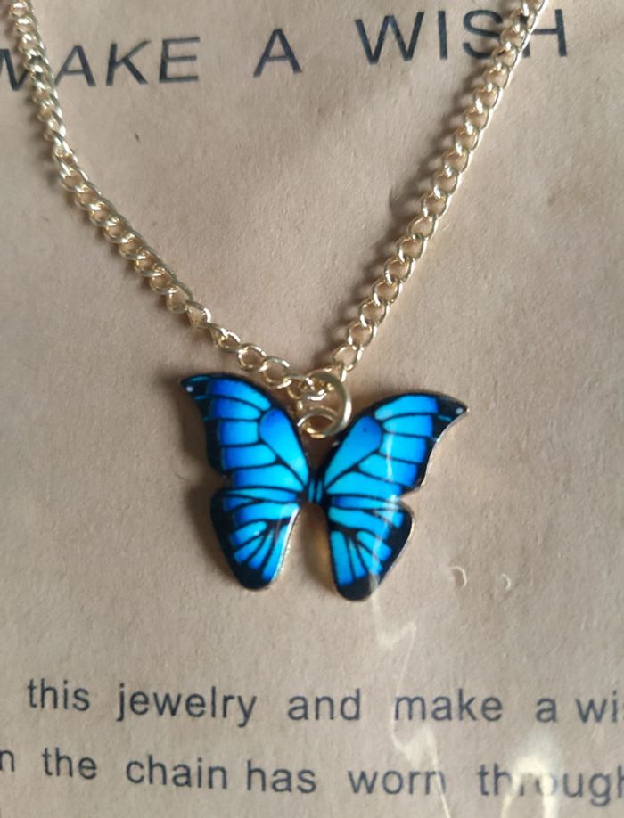 Collier papillon bleu