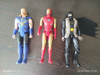 Lot de personnages marvel grande taille