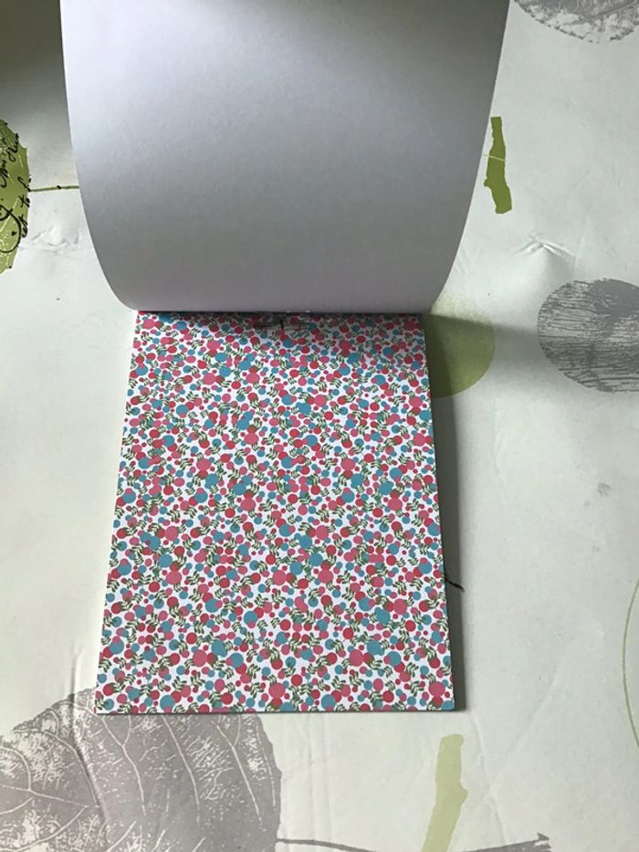 Livre 10 coloriages et 10 feuilles de couleur et motifs - photo numéro 5