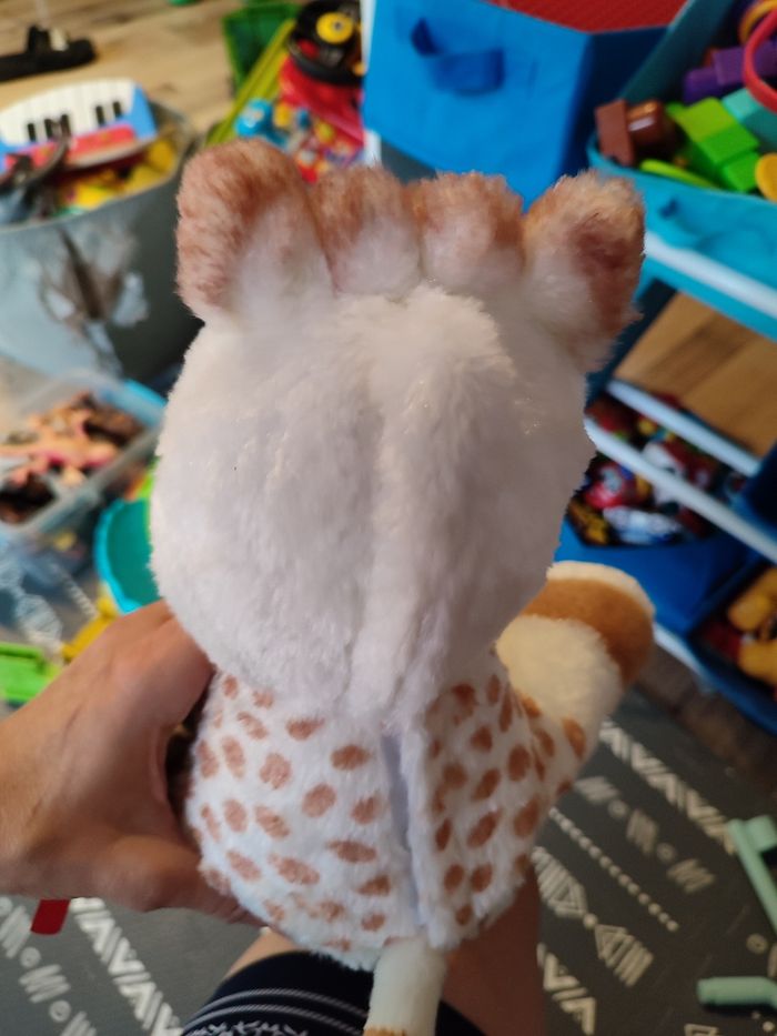 Peluche musicale Sophie la girafe - photo numéro 4