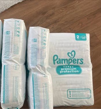 Couches Pampers premium taille 2 / 180 couches