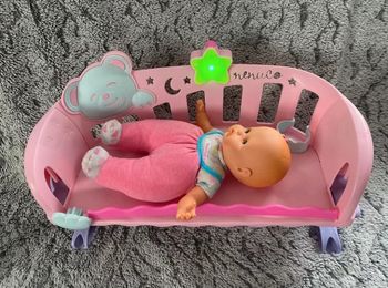 Lit qui peu être installé en lit de cododo vendu avec son bébé - Nenuco