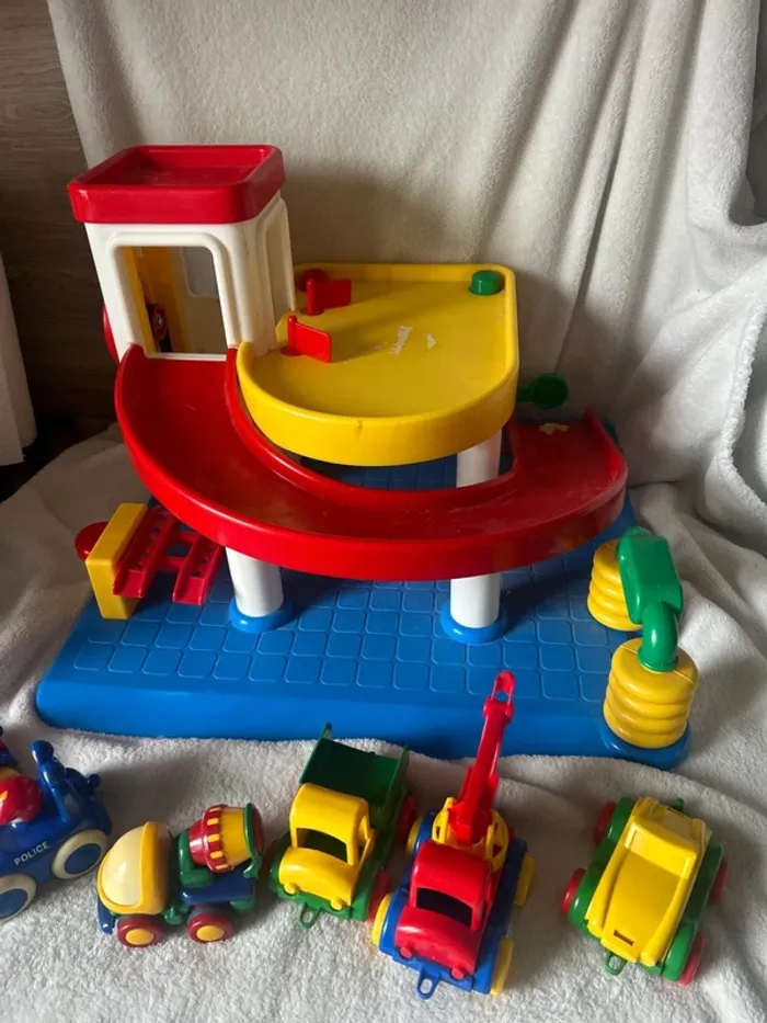 Garage Charton vintage + lot de véhicules Wader / Tolo - photo numéro 2