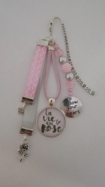 Cadeau pensées positives,  bijoux de sac ou marque page " la vie en rose "