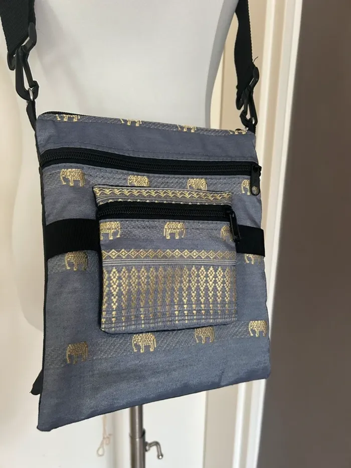 Sac bandoulière léger bleu en soie avec motif éléphant doré - photo numéro 2