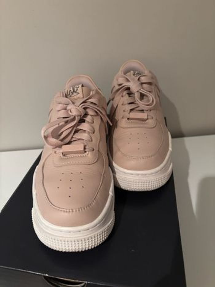 Air force 1 pixel beige/rose femme neuf T37,5 - photo numéro 2