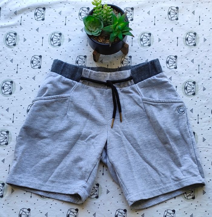 Short taille 7/8 ans