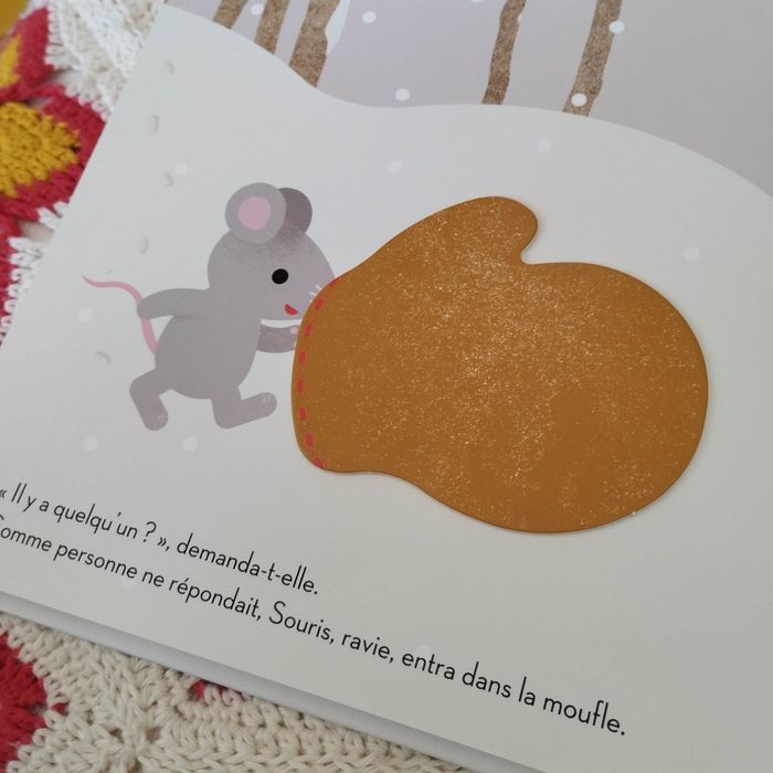 Livre bébé enfant La moufle carton relief - photo numéro 3