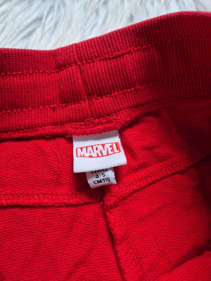 Short rouge Marvel Taille 4-5ans - photo numéro 3