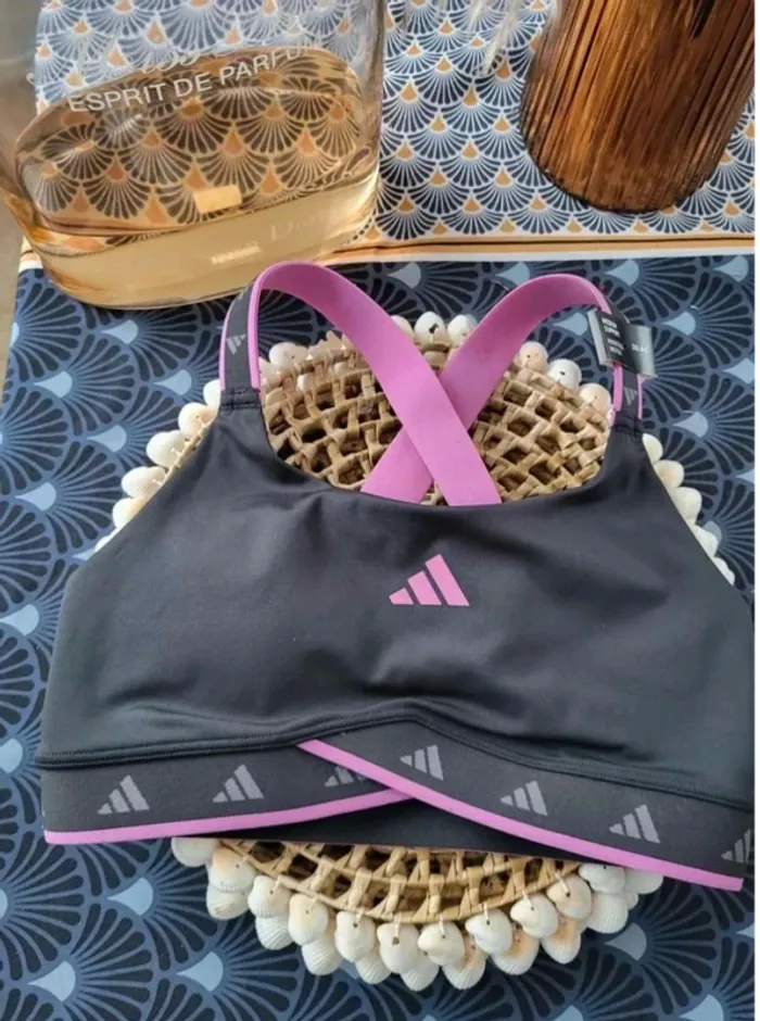 Brassière  sport adidas  2XS  neuve