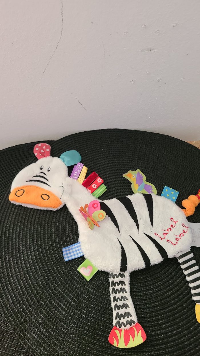 Doudou Zèbre Plat Blanc et Noir Label - photo numéro 3