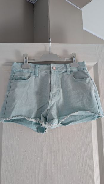 Short court bleu ciel taille 36