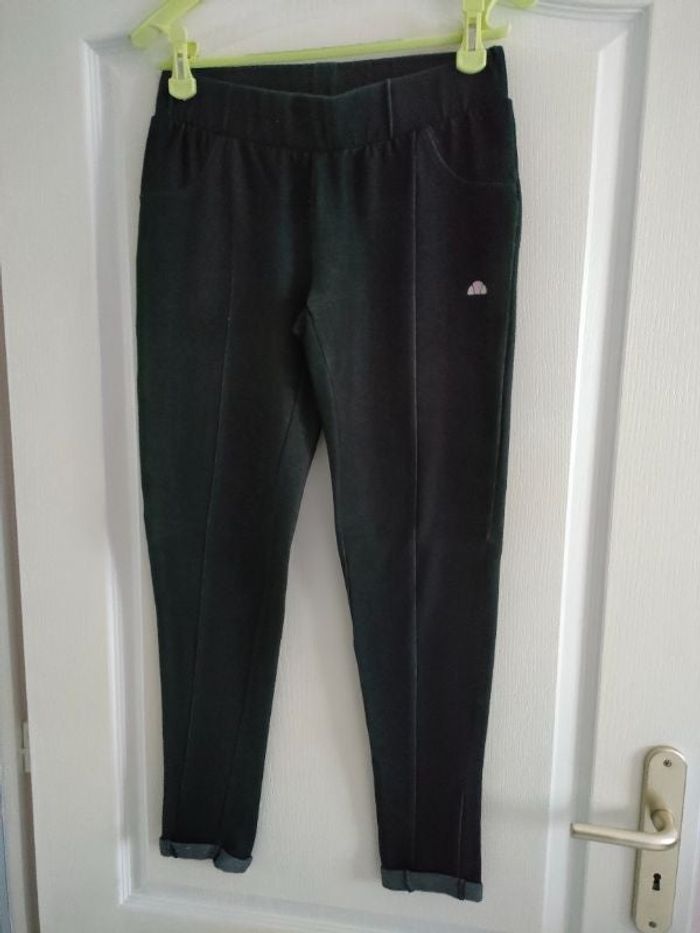 Legging femme taille M en très bon état de marque ellesse