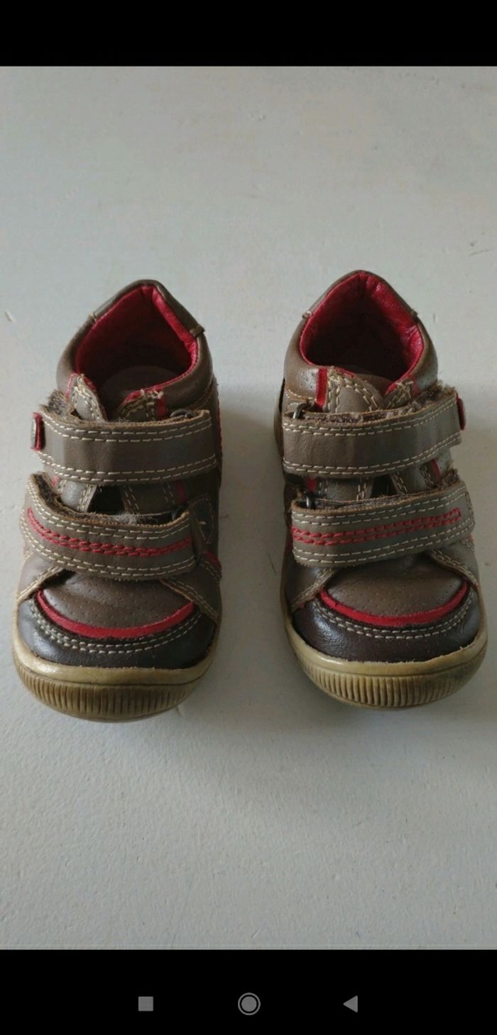 Chaussures marron à scratch taille 20
