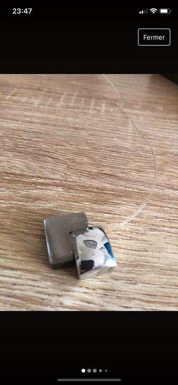 Collier tour de cou aimanté gris et argenté