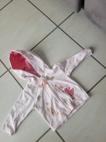 veste à capuche zippée rose 3 mois