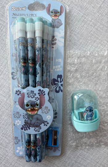 12 crayons Stitch gris ordinaires avec gommes au bout et petit taille crayon + taille crayon fermé