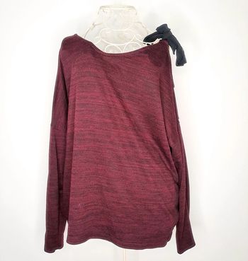 Pull bordeaux avec nœud