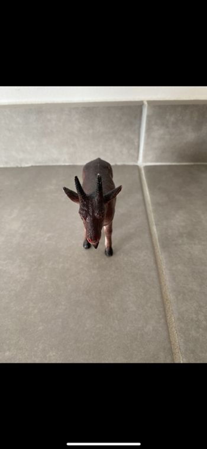 Figurine Chèvre 🐐 ou bouc - photo numéro 2